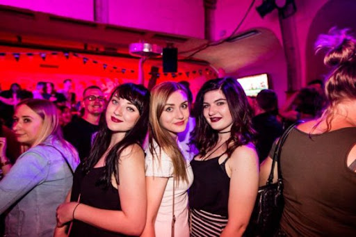 Escort service in Frankfurt: What Girls Can I Meet Here